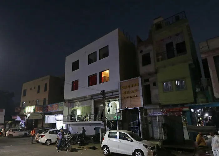 Oyo 22979 Saffron Hotel Mathura