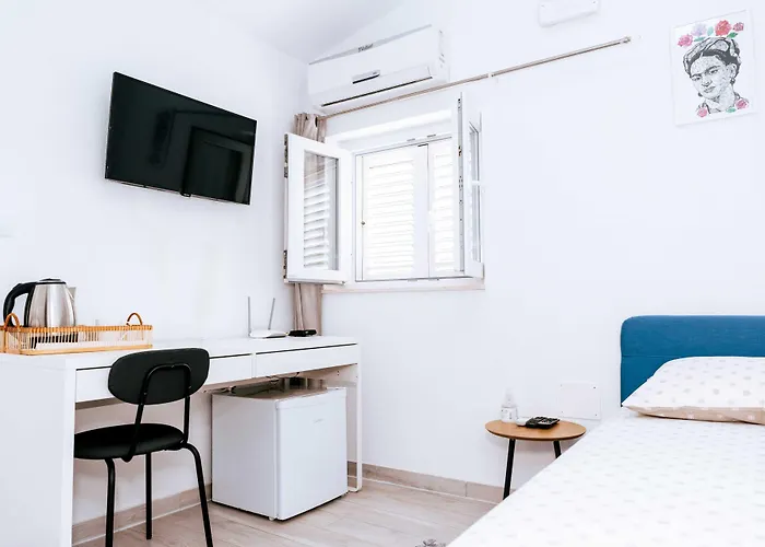 Serious Job Room Dubrovnik