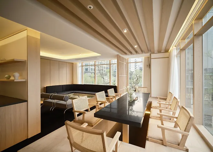 Uh Suite Seoul Deoksugung