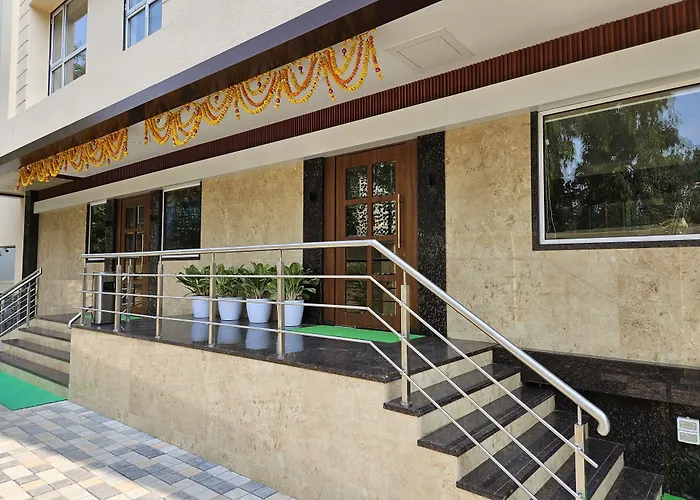 Hotel Golden Nest Thane