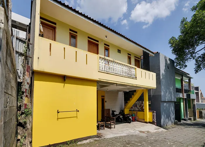 Spot On 91775 Pondok 14 Syariah Bandung