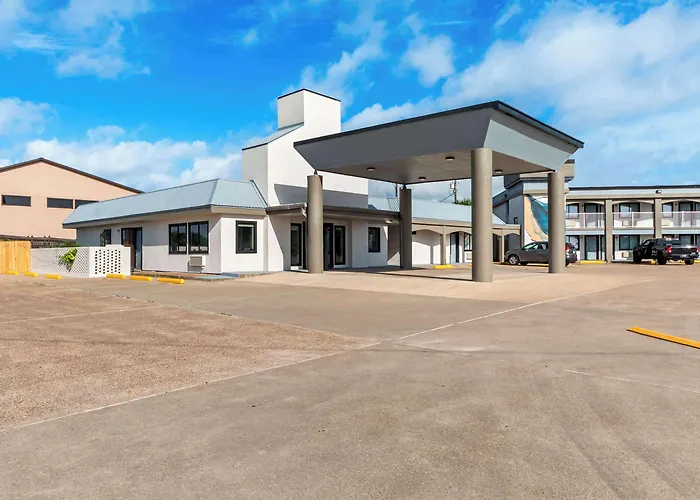 Quality Inn & Suites Port Lavaca Near Lighthouse Beach