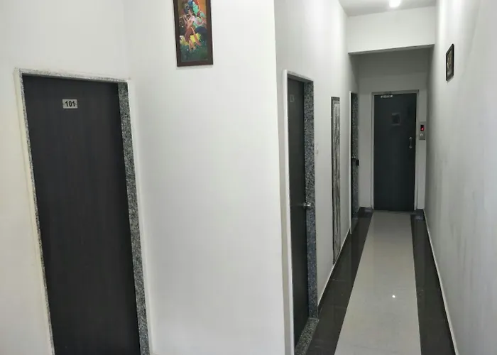 Hotel Gayatri Dwarka 