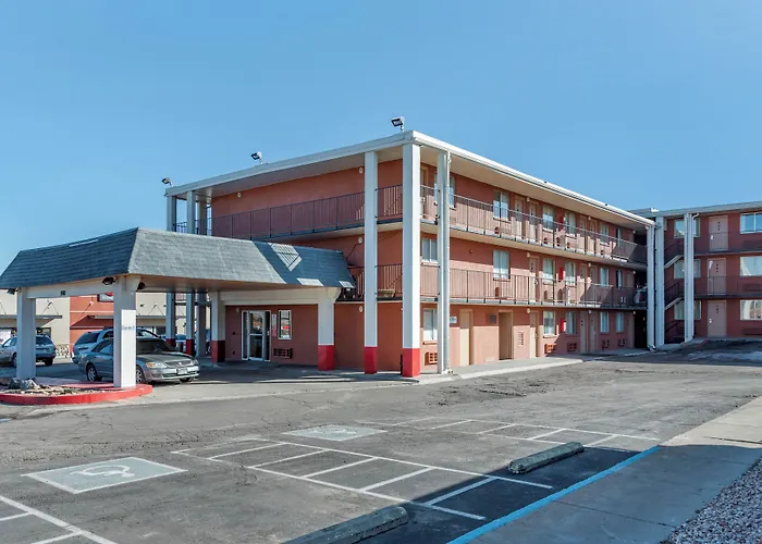 Pueblo Inn