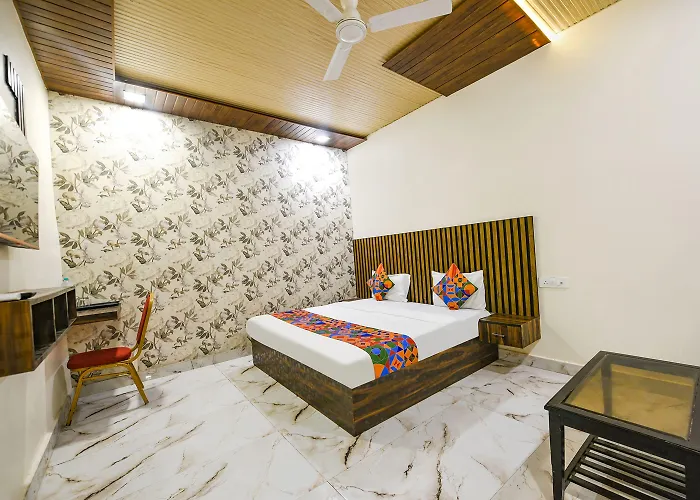 Fabhotel The Crystal Palace - Rohini Delhi 