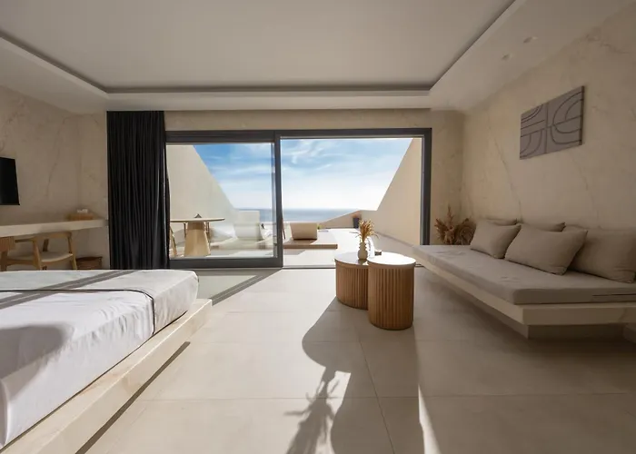 Pnoe Luxury Suites Fira 