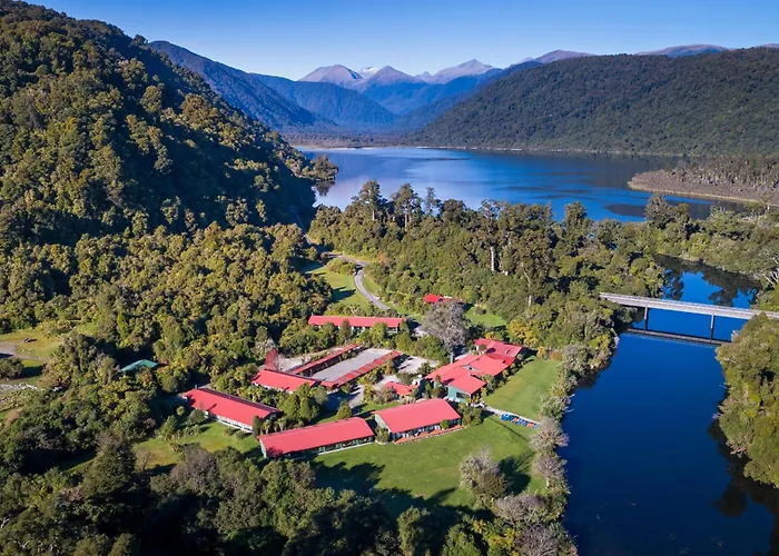 Wilderness Lodge Lake Moeraki Haast