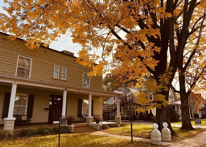 The Grand Lux Inn Tullahoma