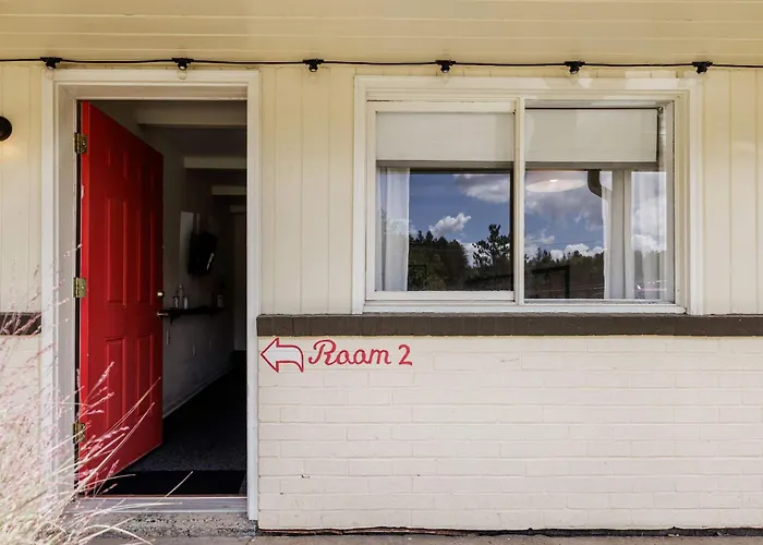 The Billy Motel King Room With Retro Charm Davis