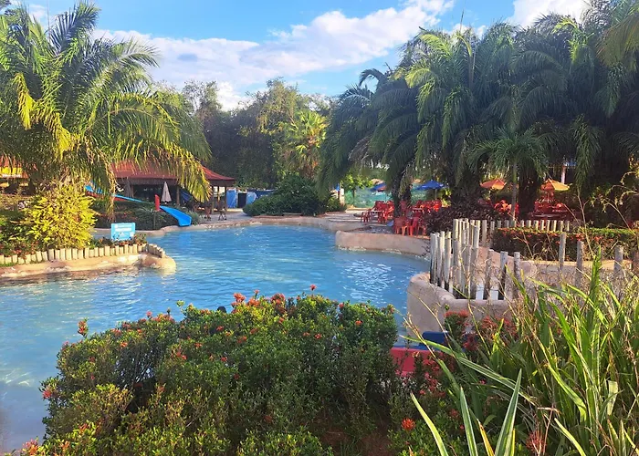 Lagoa Jardins Hotel com Parque Aquático Incluso Caldas Novas