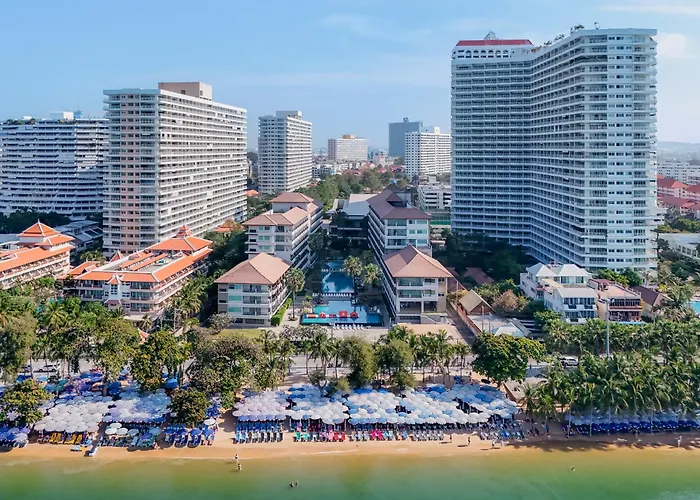 Welcome World Beachfront Resort Pattaya