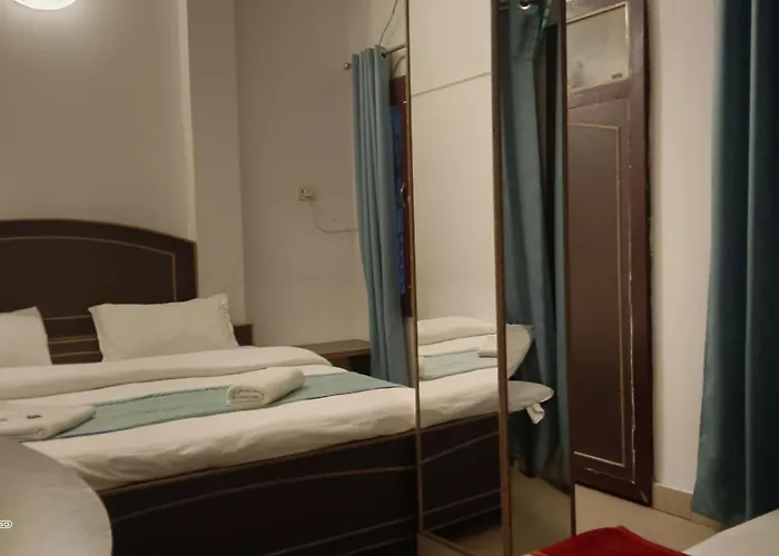 Sandhya Guest House Varanasi Near Ganga River