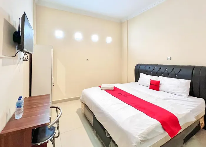 Reddoorz At Golden Gateway Medan Hotel