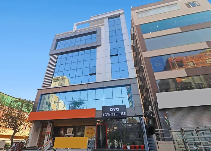 Super Townhouse Rcc Pride Hotel Hyderabad
