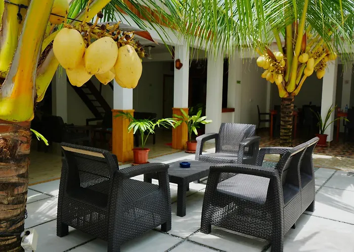 Asseyri Guest House Addu City