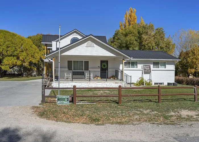 Happy Trails West Bed & Breakfast Tropic