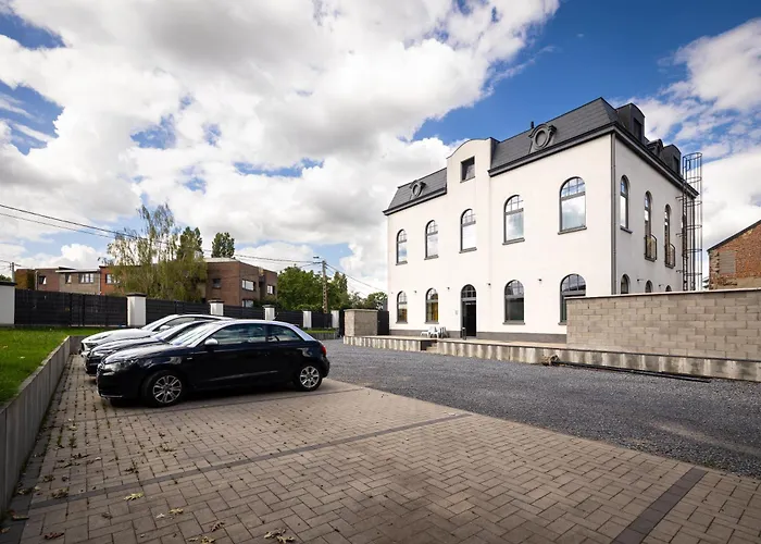 Charleroi Brussels Airport White Castle Bed and Breakfast