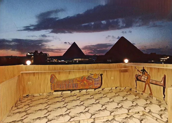 Pharaoh'S Pyramid Crypt Hotel Caïro