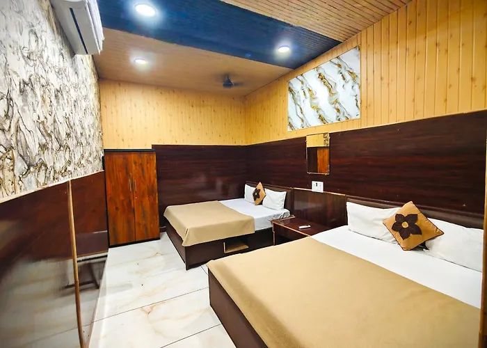 Hotel Om Palace Near Mahakal Mandir Ujjain