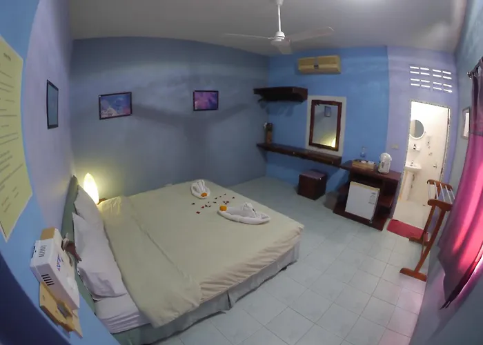 Adams House Hotel Patong