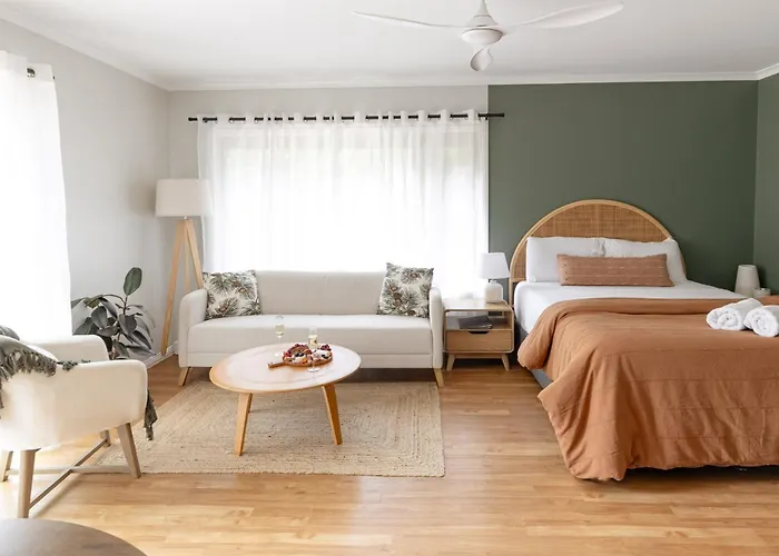 Saltbush Retreat Hotel Nelson Bay