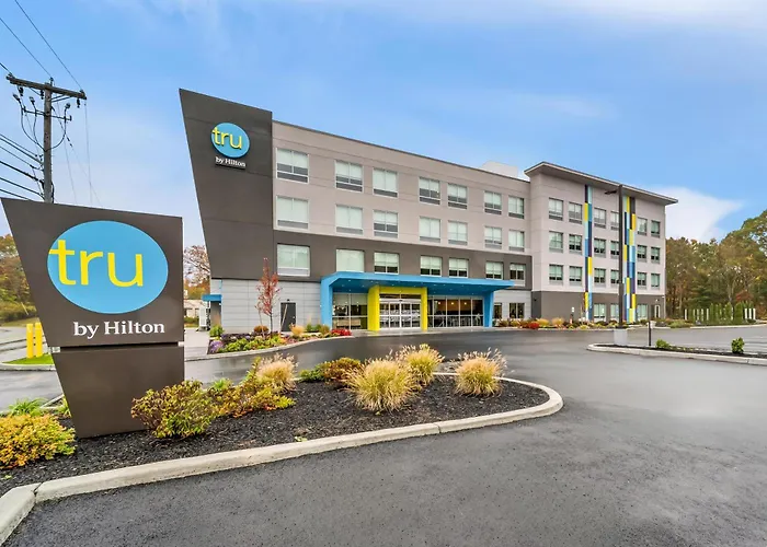 Tru By Hilton Brockton Hotel