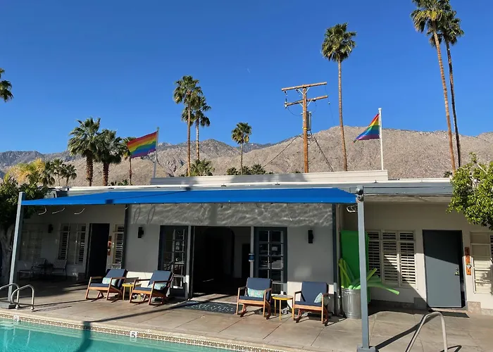 Desert Paradise - A Men'S Clothing Optional Resort Palm Springs