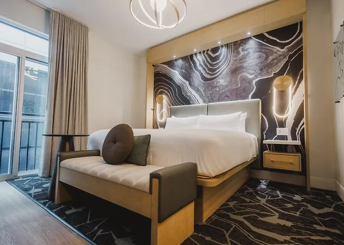 Posh On Kirkwood, A Boutique Hotel Bloomington
