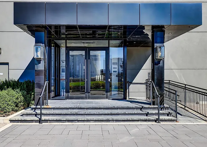 Dream Suites Near Yyz Airport Mississauga