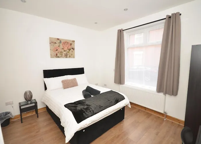 Jmg House - Quality Rooms West Bromwich