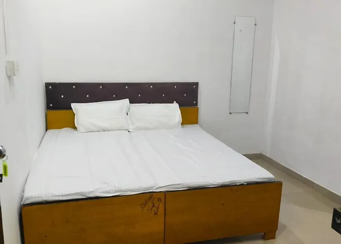 Radhe Radhe Hotel Vrindavan