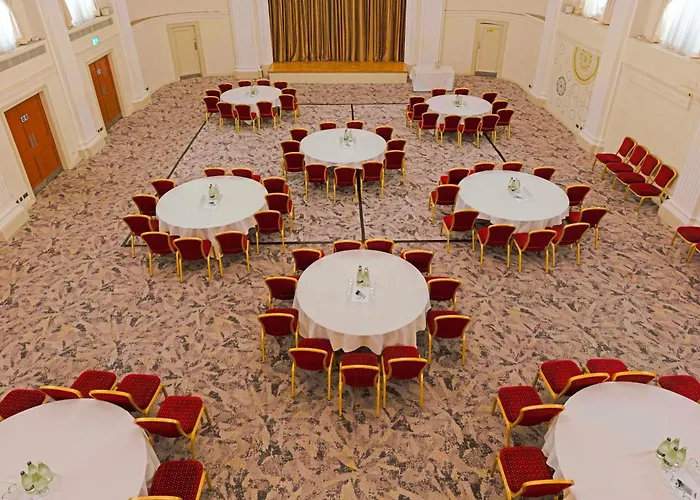 Hotel Bristol Grand By Sunday