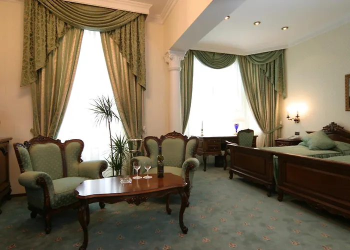 Grand Hotel London Warna