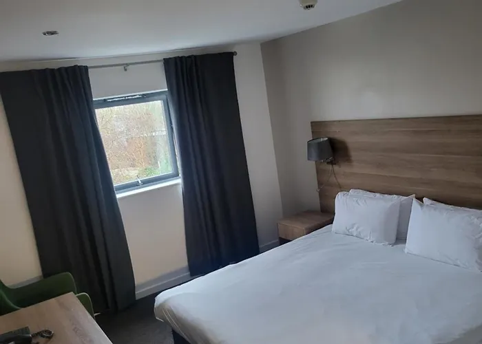 Redwings Lodge Birmingham Oldbury 