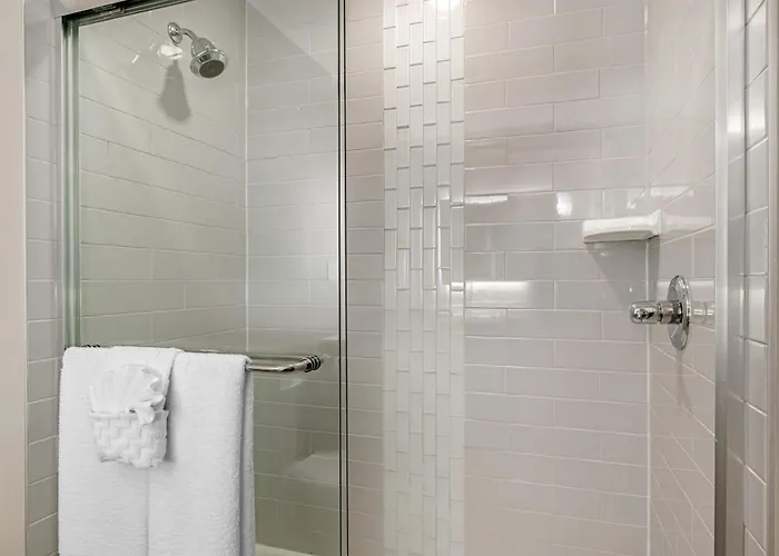 Best Western Plus Dartmouth Hotel & Suites