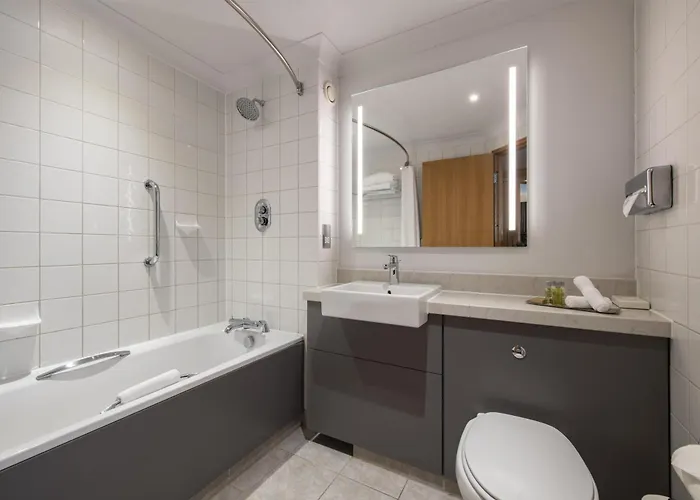 Doubletree By Hilton Swindon Hotel
