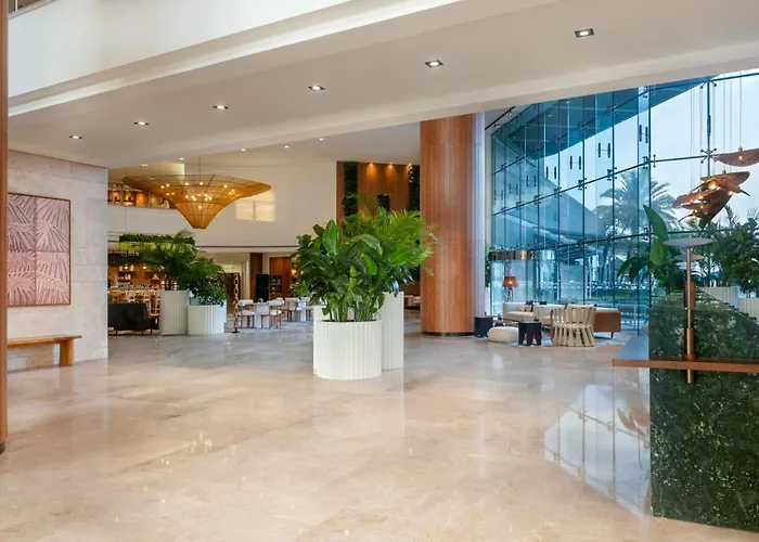 Готель Yas Plaza Mangroves By Ihg Абу-Дабі
