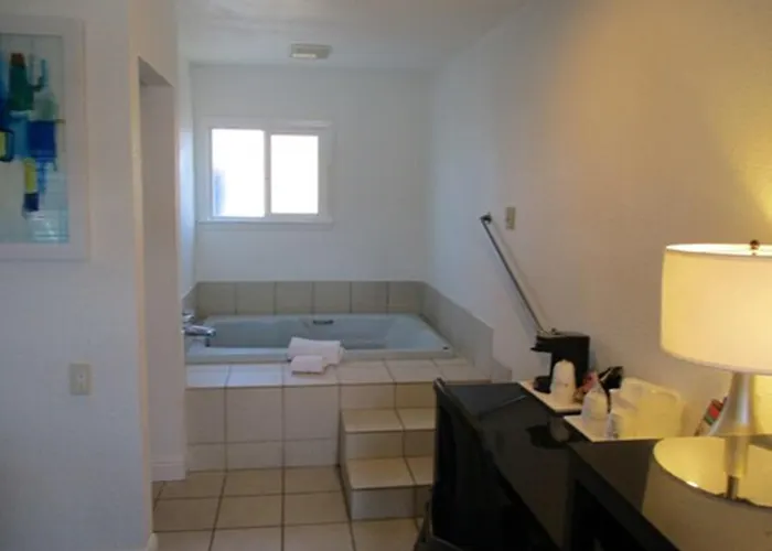 Surestay Hotel By Best Western Seaside Monterey