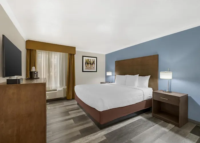 Best Western Airport Albuquerque InnSuites Hotel&Suites