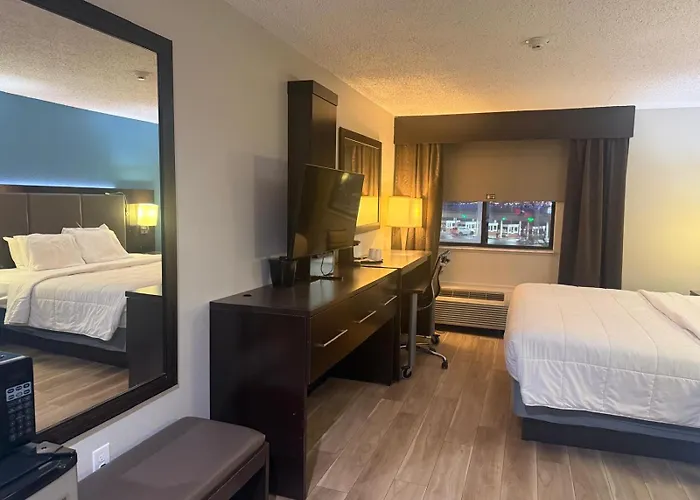 Quality Inn & Suites Detroit Metro Airport Romulus