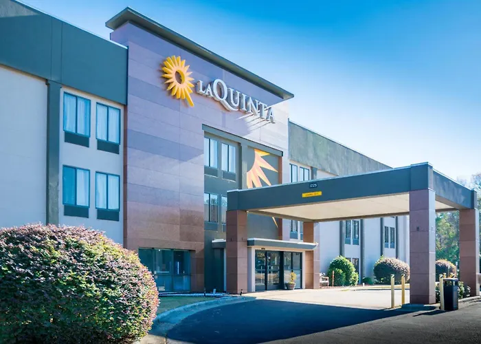 La Quinta Inn & Suites By Wyndham Fayetteville I-95