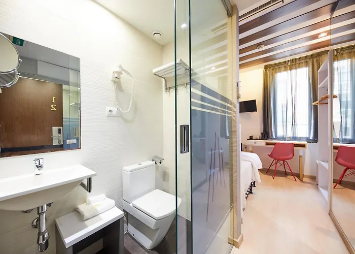 Hostemplo Sagrada Familia Otel Barselona