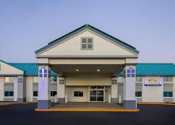 Baymont By Wyndham Westampton Hotel