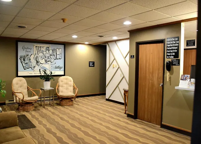 Super 8 By Wyndham Antigo Motel