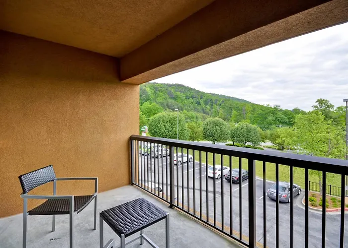 Courtyard By Marriott Dalton Hotel