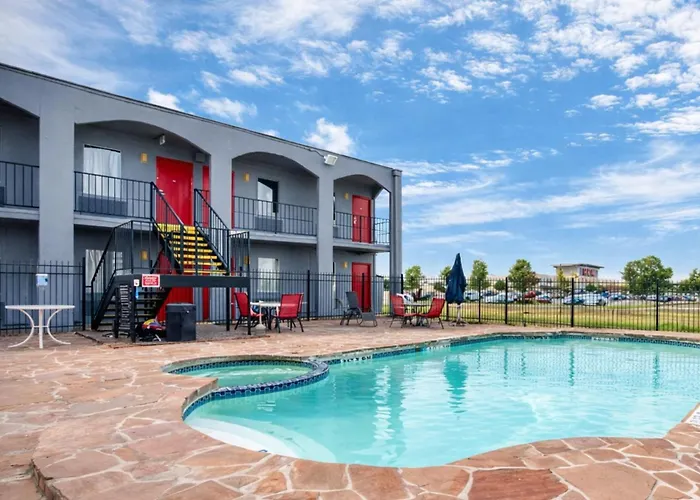 Oyo Hotel San Antonio Lackland Air Force Base West