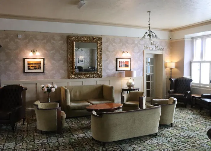 Lion Hotel & Studio Apartments Criccieth