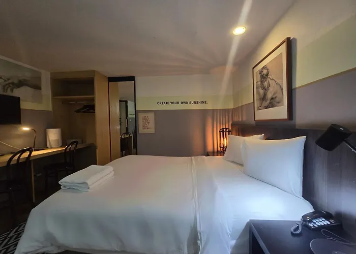 Somewhere To Escape - Hometel Bangkok