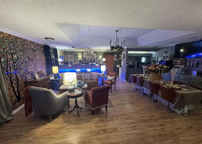 Super 8 By Wyndham Kingston Hotel