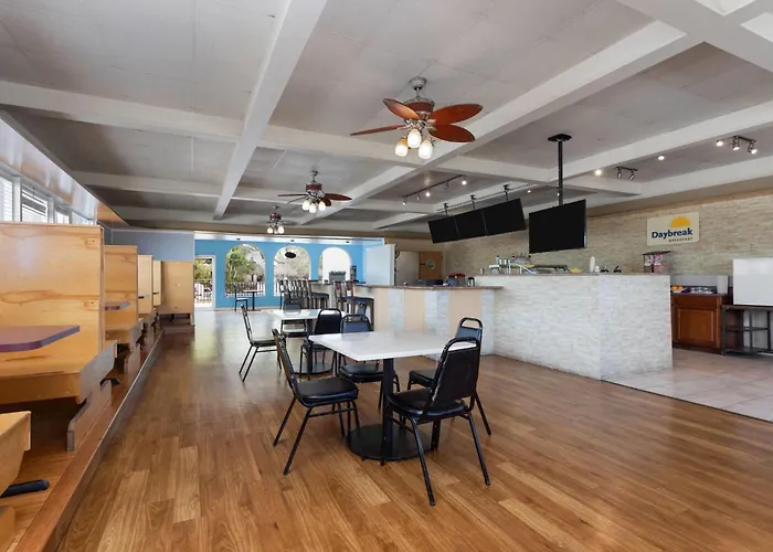 Days Inn By Wyndham Fort Myers Springs Resort Estero